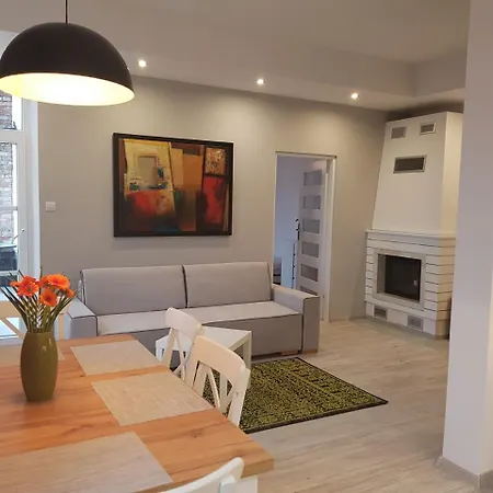 Pod Jasną Górą 23 *