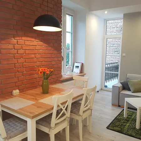 Pod Jasną Górą 23 *